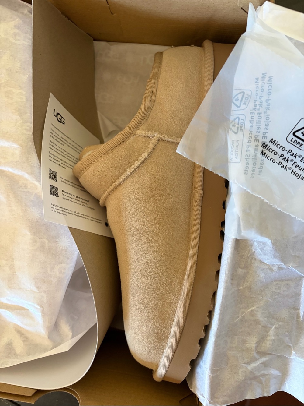 UGG Women's Classic Slipper in Tan